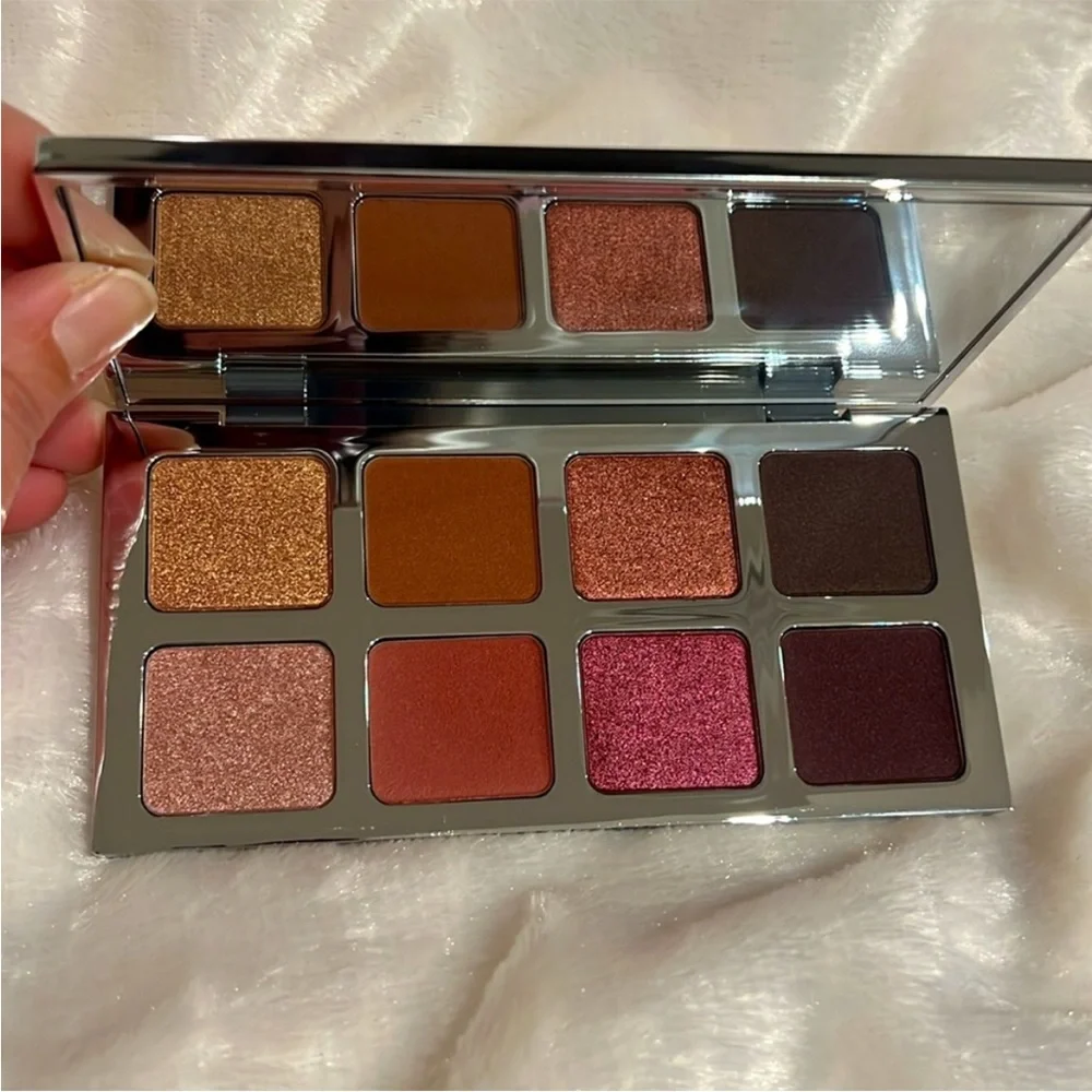 IL Makiage " Treat Yo Self" color boss master eyeshadow palette - Picture 2 of 6